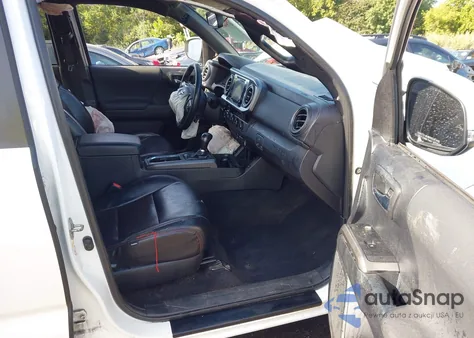 2018 Toyota Tacoma Trd Sport z USA, uszkodzony, nr VIN 3TMDZ5BN0JM045256